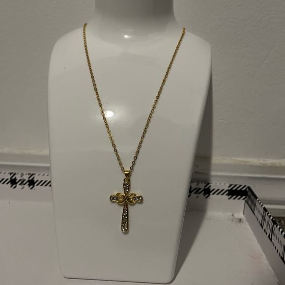 ICED OUT CROSS PENDANT AND GOLD PLATED CHAIN‼️ - Picture 7 of 13